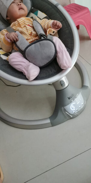 可优比婴儿电动摇椅摇摇椅宝宝摇篮躺椅哄娃神器哄睡孩子坐上闹吗？