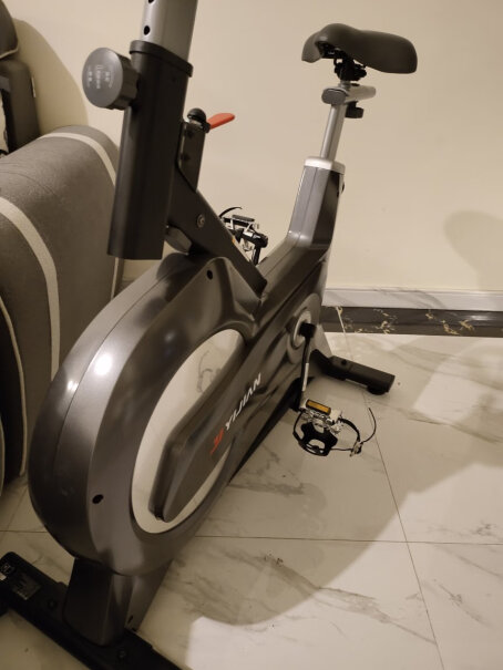 亿健动感单车家用磁控静音健身车自行车健身器材深空灰心率准吗 另外能否换脚踏？