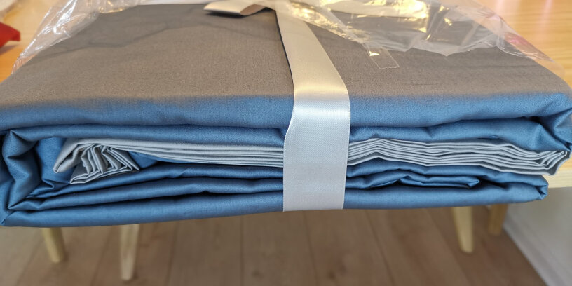京东京造60四件套棉被套床品1.8m床蓝金缎纹长绒棉60支稍微有点透光正常吗？