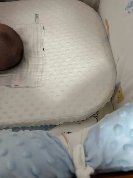 贝肽斯斜坡垫宝宝防吐奶枕「15°防吐奶」使用舒适度如何？购买前必知评测？