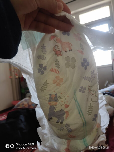 妈咪宝贝MamyPoko纸尿裤L138片云柔干爽尿不湿箱装打开包装的时候有没有什么刺鼻的气味？