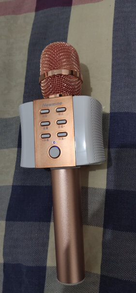 纽曼 MC10 无线麦克风套装可以直接当话筒吗，是充电的吗？