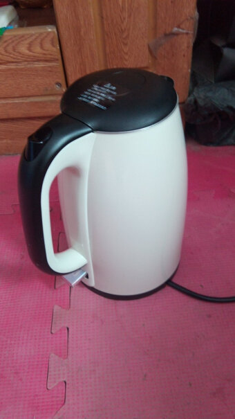 苏泊尔SUPOR电水壶烧水壶烧水有塑料味吗？