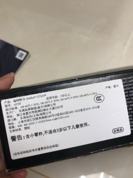 乐高LEGO积木IDEAS系列这款的太空人仔有几个？四肢不可动吗？脚下踩得东西可拆卸吗？小人在大概有多大？