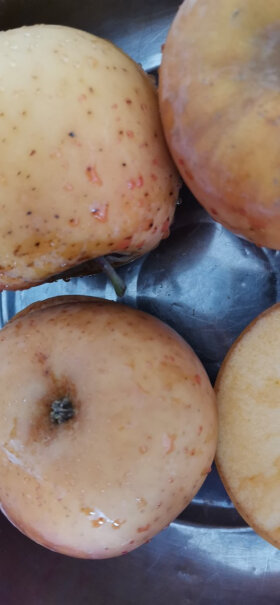 新疆阿克苏苹果5kg礼盒单果200-260g有谁买的苹果外表和果肉没有坏的，但是切开发现糖心是坏的，买了三次，已经发现不只一两个，严重怀疑这苹果不是正常生长的。