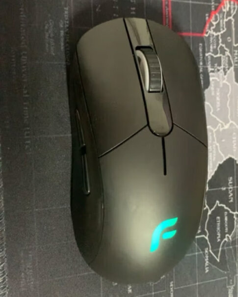 迪摩F35有线游戏鼠标 RGB 黑色你们的右键是不是很硬？