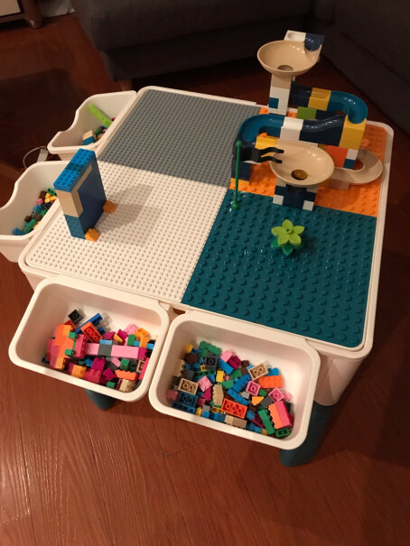 趣致600+大小颗粒积木桌子儿童玩具2岁孩子能玩吗？
