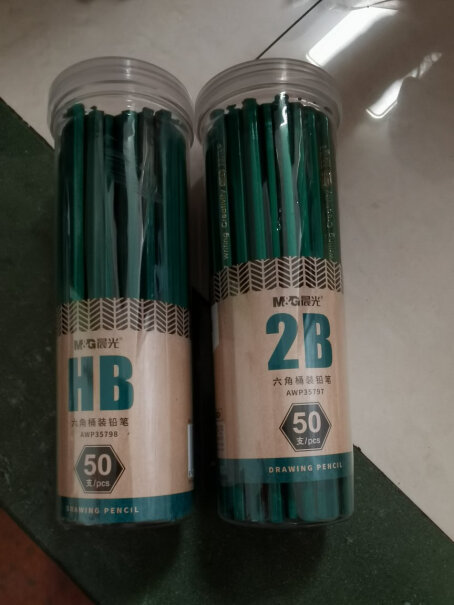 晨光M&G文具2B六角木杆铅笔经典绿杆学生考试涂卡铅笔这两种笔有什么区别，小学生可以用嘛！