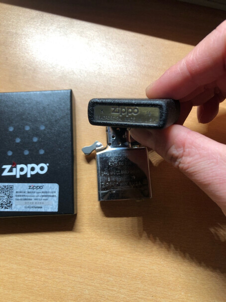 之宝Zippo打火机黑裂漆-经典商标一次加多少油？