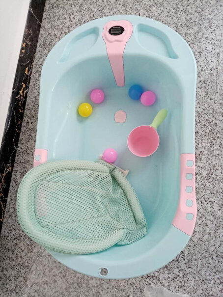涵语贝婴儿洗澡盆加热水后有没有味道？怕不环保材料。谢谢？