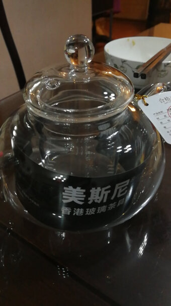 美斯尼耐热玻璃茶壶泡茶壶花茶壶壶盖盖上去很是紧还是松！松的话倒水盖子容易掉。