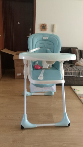 爱音儿童餐椅婴幼儿餐椅那个防滑柱跟餐盘一体的么？男宝宝大点用着会不会不舒服？