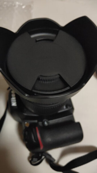 适马18-35mm F1.8 DC HSM镜头请问这款17-50的镜头装在尼康D3100机器上使用有什么问题吗？会跑焦吗？