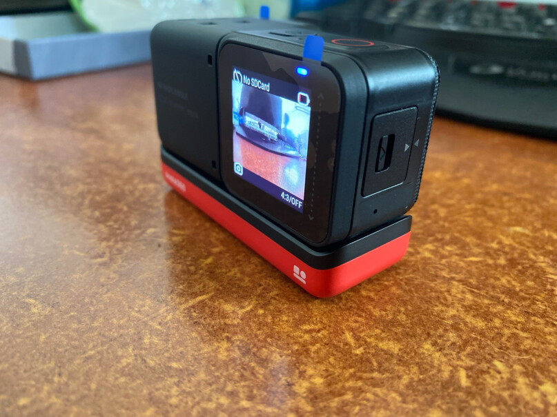 Insta360 ONE R (双镜头礼盒)这个可以当作摄像头使用吗 例如直播时把它和手机连接 可以直播吗？