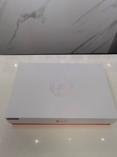 华硕a豆Redolbook14高性能轻薄本英特尔酷睿i3就是只发电脑吗？充电器鼠标啥的呢？