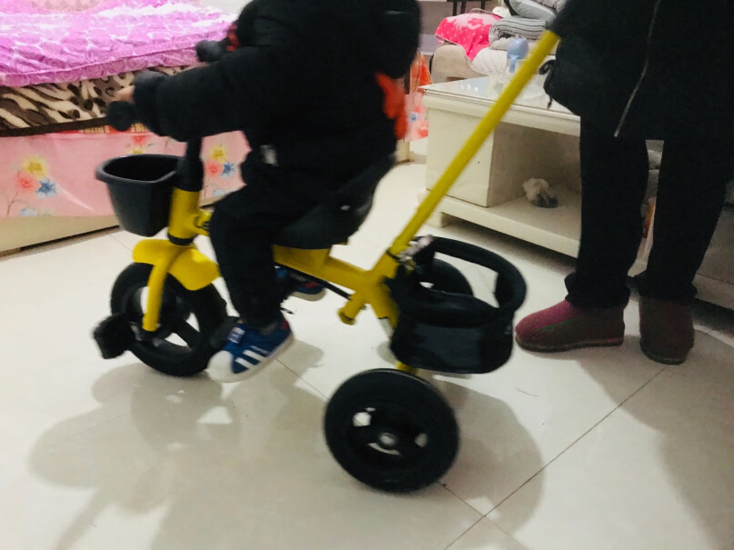乐卡儿童三轮车便携可折叠童车滑行平衡车三合一TINY18个月的宝宝适合用有遮阳篷的还是没有遮阳篷的？