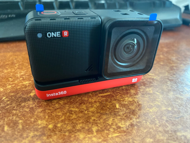 Insta360 ONE R (双镜头礼盒)这个可以当作摄像头使用吗 例如直播时把它和手机连接 可以直播吗？