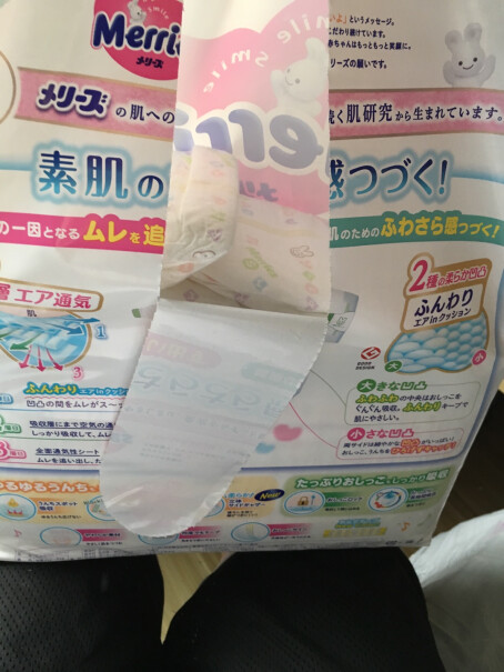 花王妙而舒Merries日本进口纸尿裤M64片6-11kg中号婴儿尿不湿纸尿片柔软透气超大吸收谁能解释一下为什么很多颗粒在里面？