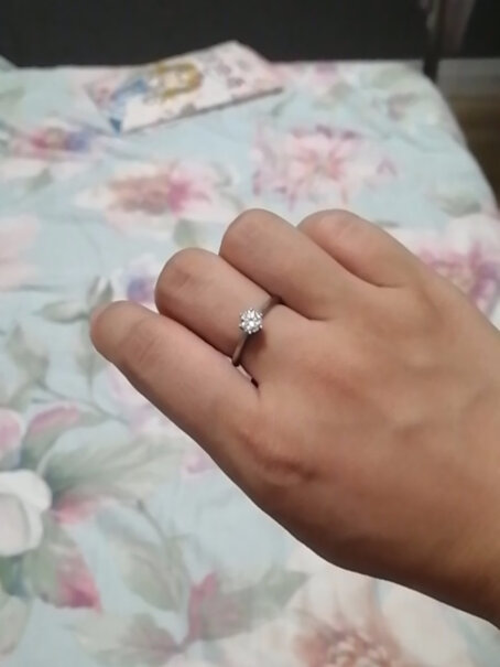 戒指米乐琪六爪皇冠莫桑钻戒指女订结求婚戒指纪念日生日礼物哪款性价比更好,质量好吗？