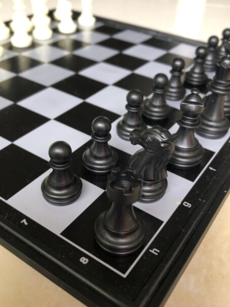 友邦国际象棋黑白色磁性可折叠便携培训教学用棋棋盘折叠后好打开吗？小朋友能不能自己打开棋盘？