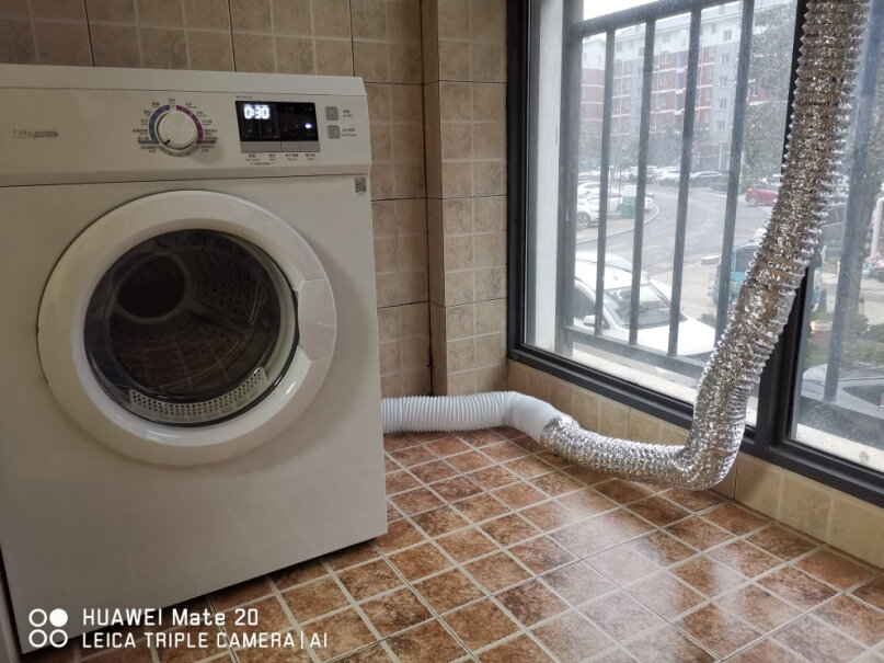 美的Midea烘干机可以放客厅吗？排出的水汽多吗？