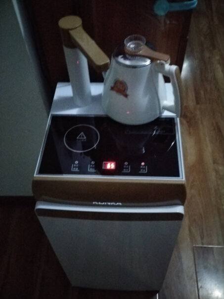 康佳饮水机家用多功能下置式茶吧机KY-C1060S金色龙门款柜子侧边是塑料还是铁皮？