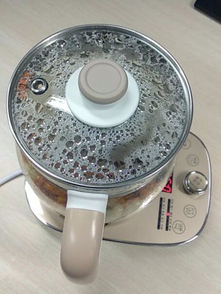 小熊养生壶热水壶煮茶器煮茶壶面板上有没有小坑？