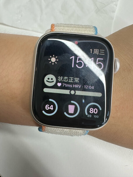 苹果Apple Watch S9 智能手表GPS款45mm你们的外包装有没有没贴防伪码的封条？