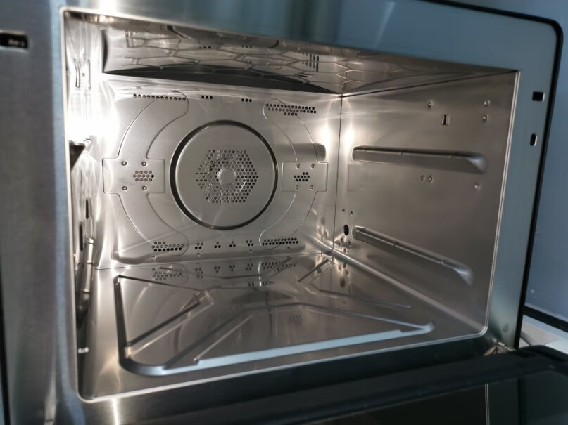 松下电烤箱蒸烤箱这个蒸烤箱里面有层板或者架子吗？
