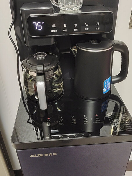 奥克斯茶吧机家用多功能智能遥控温热型立式饮水机烧水壶烫手嘛？