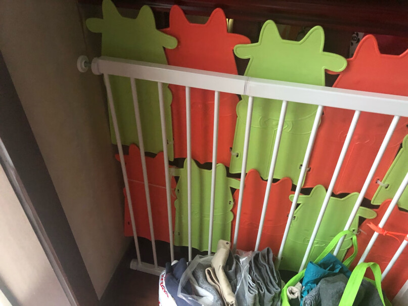 攸曼诚品eudemon安全门栏儿童门栏楼梯门防护栏宠物狗门栏有没有谁买的是2米2宽左右的啊？稳不稳？