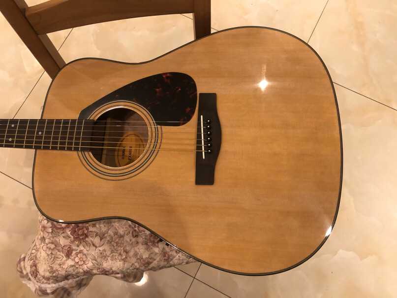 雅马哈F630民谣吉他雅马哈吉他这个好像比其他店的要贵呀，是自营的原因么？