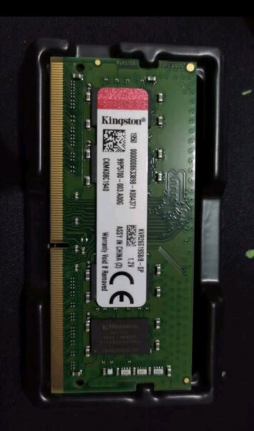 金士顿 DDR4 4G内存条送螺丝刀吗？