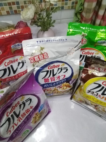 日本进口 Calbee(卡乐比) 富果乐 水果麦片700g甜吗，脆吗，能当零食吗？