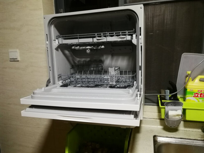 松下洗碗机家用台式易安装独立加热烘干请问这款洗碗机时间长里，外会生 铁锈吗？