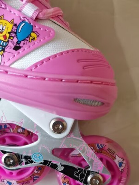 小状元儿童溜冰鞋女童男童套装旱冰鞋滑冰鞋亲们质量怎么样里面磨脚吗、穿着感觉里面有螺丝出来吗，谢谢？