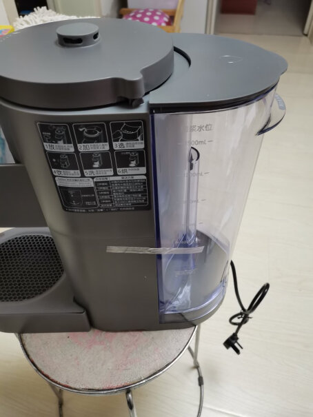 九阳肖战推荐京品家电破壁免手洗豆浆机1.5L大容量各位亲，打完豆浆，清洗完，水箱里还有好多水，这是怎么回事？
