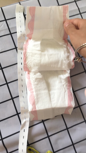 茵茵cojin薄吸多纸尿片XL9213kg以上日用无粘贴这个新生儿可以用吗？（夏天六月底出生）适合用尿片还是纸尿裤？