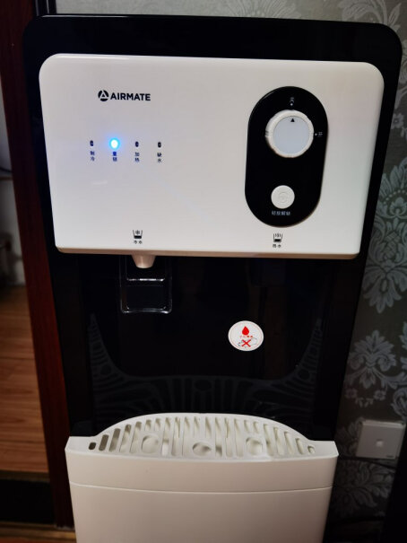 艾美特饮水机家用立式即热式下置桶装水茶吧机办公室换水直接手拿吸管 不脏吗？