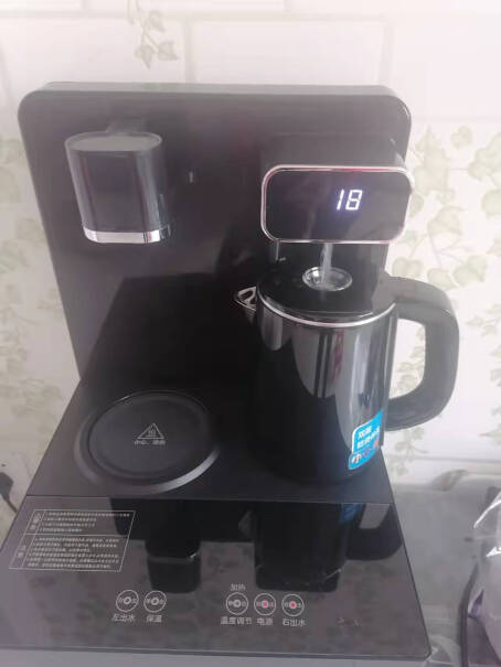 美菱茶吧机18.9升水桶能放下吗？