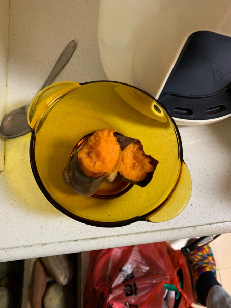 小熊空气炸锅家用定时无油烟电炸锅1.5L容量薯条机烤箱大功率请问，有没有异味啊，比如塑料味之类的？