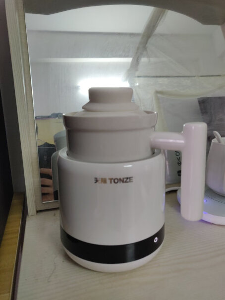 天际TONZE养生壶1.8L电水壶烧水壶煮纯水胶味重吗？