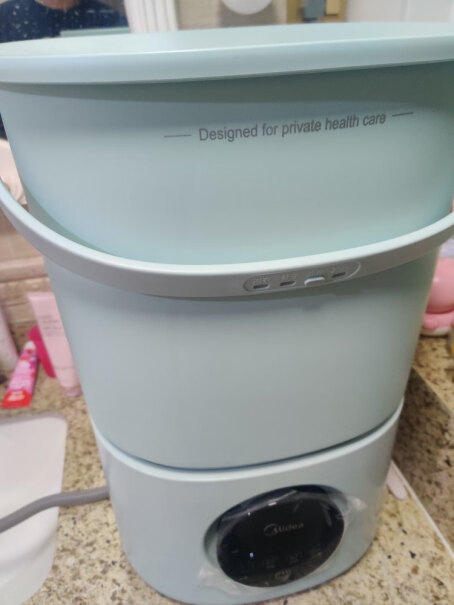 美的3公斤半自动洗鞋机360°全方位清洁能甩干吗？