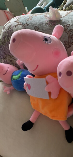 小猪佩奇毛绒玩具抱枕公仔布娃娃七夕情人节送女友2只装礼盒11岁宝宝可以玩吗？