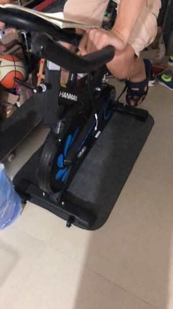 汗马家用动感单车静音运动减肥器材健身车室内脚踏车有测心率的装置吗？