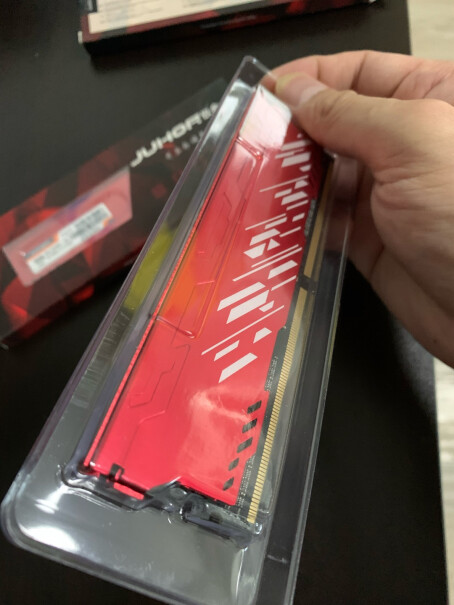 玖合(JUHOR) 16GB DDR4内存条和贼船3000的条子兼容吗？