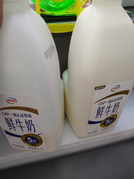 伊利全脂鲜牛奶1.5L家庭装智商税？实测解析真相！