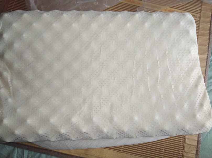 京东京造乳胶天然造梦享93枕头按摩颗粒泰国这款与京东93%的那款是不是同样材质的？