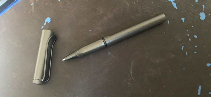 凌美宝珠笔狩猎系列磨砂黑ABS材质签字笔0.7mm笔芯在哪买？可以用别的笔芯吗？