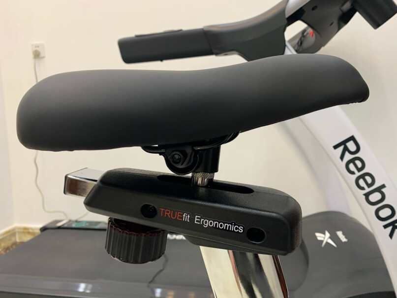 锐步家用磁控健身车动感单车GB50USB接口如何使用？